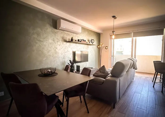 Camellia Luxury - 2 Bedroom Apartment *