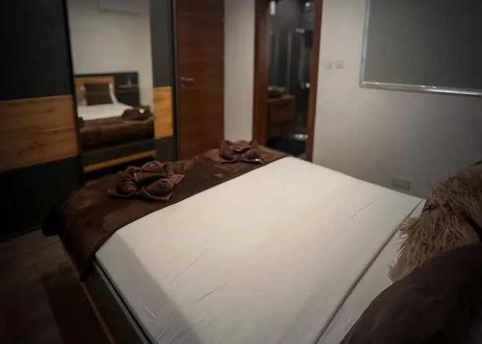 Camellia Luxury - 2 Bedroom Apartment *